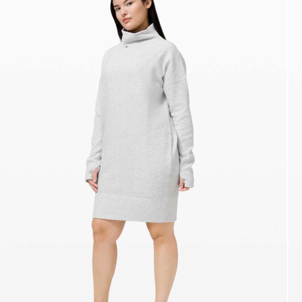 Lululemon Call for Cozy Dress
Color: Heathered Core Ultra Light Grey
Size: 4